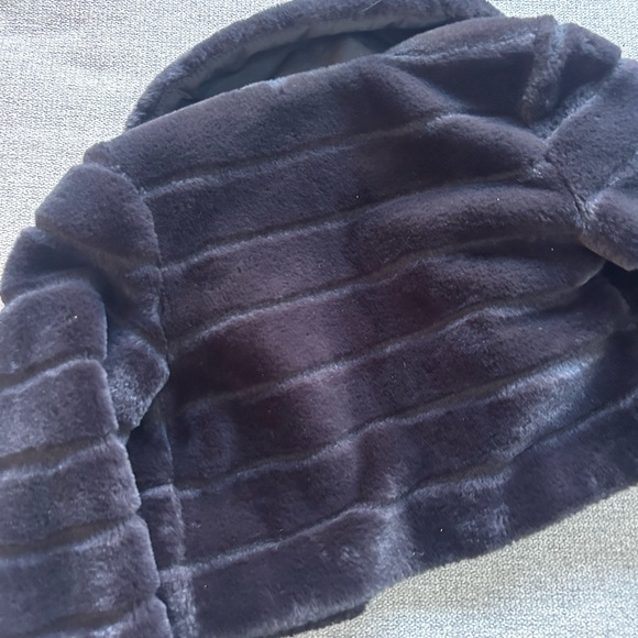 Janie and Jack faux fur cropped jacket size 5 to 6 - Picture 4 of 4